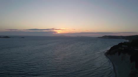 Luftaufnahme-Des-Sonnenuntergangs-über-Dem-Tropischen-Ozean-Auf-Korfu,-Griechenland