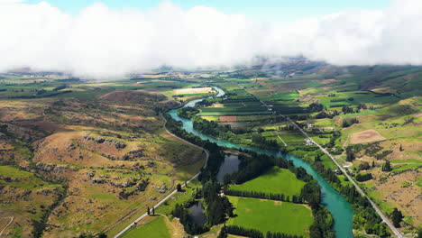 Gorgeous-New-Zealand's-landscape-with-turquoise-blue-water-in-Clutha-river,-drone-view
