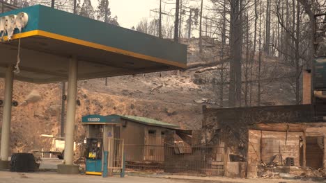 Blick-Auf-Die-Tankstelle-Nach-Dem-Brand