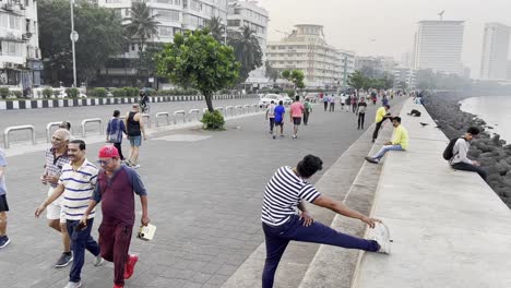 Menschen-In-Mumbai-Beginnen-Ihren-Tag-In-Mumbai