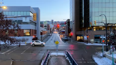 Puesta-De-Sol-En-La-Calle-Victoria:-Una-Vista-Impresionante-Del-Centro-De-Kamloops,-Columbia-Británica