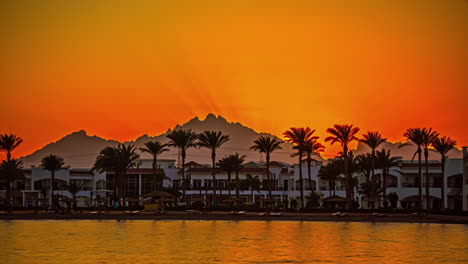 Sonnenuntergang-Im-Zeitraffer-In-Einem-Resort-Am-Roten-Meer-In-Hurghada,-Ägypten