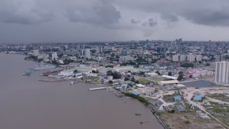 Victoria-Island,-Lagos,-Nigeria--20.-Dezember-2022:-Victoria-Island-Cityscape-über-Die-Commodore-Channel-Takwa-Bay