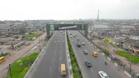 Oworosoki,-Lagos,-Nigeria--December-20-2022:-cityscape-of-Oworosoki-in-Lagos-Mainland-towards-the-third-mainland-bridge