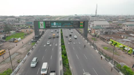 Oworosoki,-Lagos,-Nigeria--December-20-2022:-cityscape-of-Oworosoki-in-Lagos-Mainland-towards-the-third-mainland-bridge