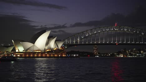 Nighttime-view-of-Sydney-opera-house-and-habour-bridge-in-NSW-Australia,-Famous-worldwide-traveler-destination