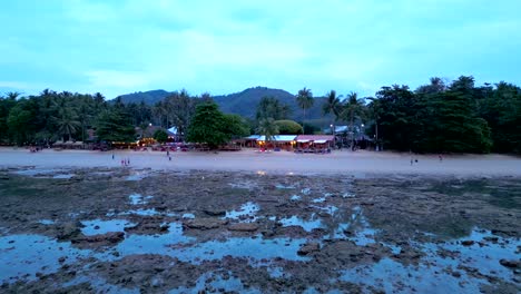 Tiro-Al-Atardecer-De-La-Playa-De-Koh-Lanta-En-Tailandia