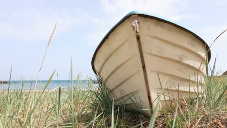 Wooden-Boat-On-The-Grassy-Shore-In-Bolata-Beach,-Bulgaria