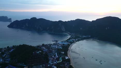 Luftbilder-Während-Des-Sonnenuntergangs-Von-Koh-Phi-Phi---Thailand