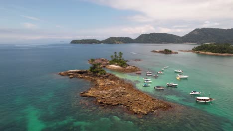 beautiful-green-sea-on-islands-in-rio-de-janeiro-brazil