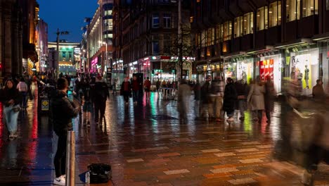 Timelapse-Shot-De-Un-Músico-Callejero-Tocando-La-Gaita-En-La-Calle-Buchanan-Con-Gente-Caminando-En-Glasgow,-Cultura-Celta-Escocesa