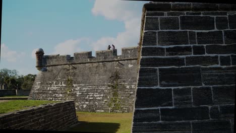 Castillo-De-San-Marcos-Nationalmonument-Zeitraffer-Mit-Wolken,-Die-über-Das-Fort-Ziehen