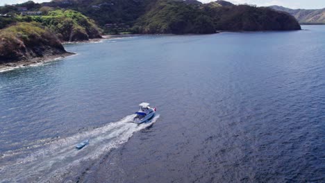 Wasseraktivitäten-In-Costa-Rica,-In-Ruhigen-Gewässern-Voller-Frieden-Und-Ruhe