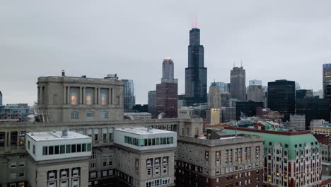 Luftbild-Vor-Hilton-Chicago-Mit-Dem-Willis-Tower-Im-Hintergrund