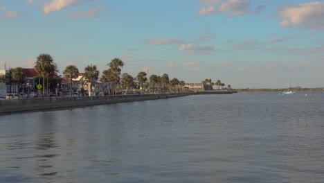 Acercándose-Al-Centro-De-La-Ciudad-En-St