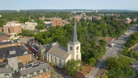 Umlaufende-Luftaufnahme-über-Der-Kirche,-Wo-George-Washington,-Zuerst-U