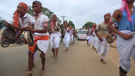 Desfile-De-Bailarines-Tradicionales-De-Sri-Lanka-El-25-De-Diciembre-De-2014,-Ciudad-De-Athmallik