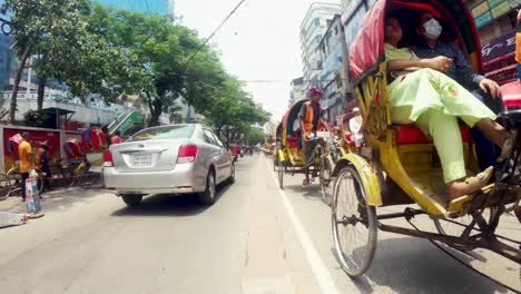 Zeitraffer-Einer-Stark-Befahrenen-Straße-In-Dhaka,-Bangladesch