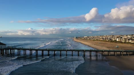 Vista-De-Drones-De-La-Playa-De-Manhattan,-California