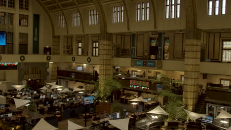 Panning-over-stock-exchange-in-the-Amsterdam-Stock-Exchange