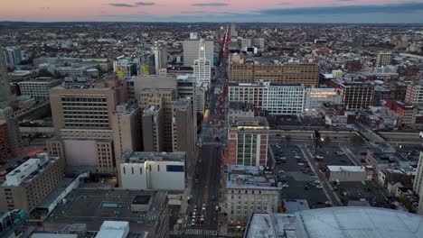 Antena-De-North-Broad-Street-En-Filadelfia-Al-Atardecer