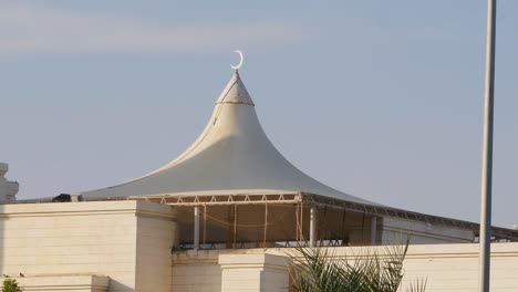 Masjid-E-Sarwar-Baldachin-Von-Außen-In-Der-Stadt-Bahria,-Karatschi