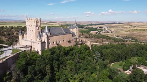 Segovia-In-Kastilien-Und-León,-Spanien---Luftdrohnenansicht