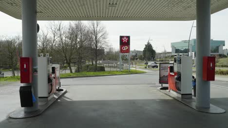 Leere-Tankstelle-Wegen-Gaspreiserhöhung
