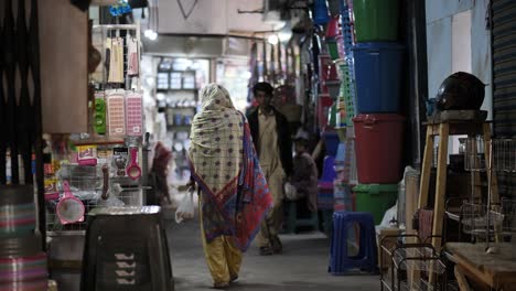 Ein-Haushaltsladen-Im-Damaligen-Saddar-Bazar,-Dem-Hauptmarkt-Für-Den-Verkauf-Von-Waren-In-Karachi-Pakistan