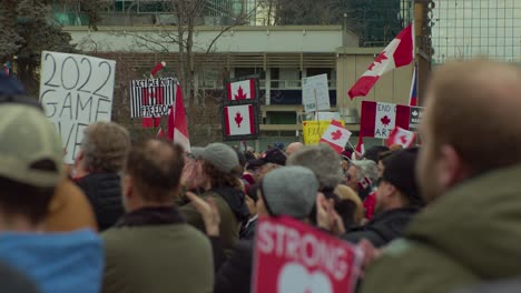 Señales-En-La-Protesta-De-La-Multitud-Calgary-5-De-Febrero-De-2022