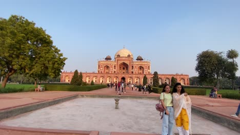The-first-garden-tomb-on-the-Indian-subcontinent,-this-is-the-final-resting-place-of-the-Mughal-Emperor-Humayun