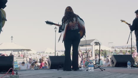 Backstage-Blick-Bei-Einem-Open-Air-Konzert