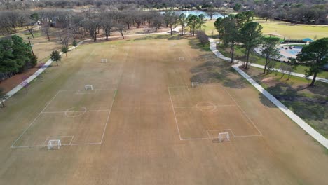Video-Aéreo-Del-Campo-De-Fútbol-En-El-Parque-Double-Tree-Ranch-En-Highland-Village-Texas