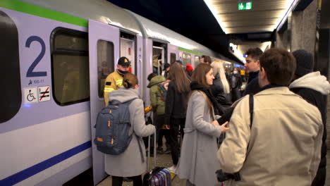 2022-Russian-invasion-of-Ukraine---Central-Railway-Station-in-Warsaw-during-the-refugee-crisis---people-hug-on-farewell-before-the-departure-of-the-train-to-Vienna