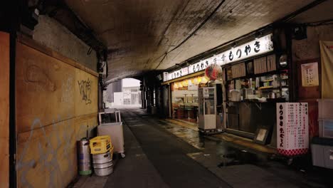 Bar-Subterráneo-De-Ramen-En-El-Entorno-De-Fondo-Urbano-De-Tokio