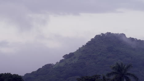 Lapso-De-Tiempo-De-Nubes-Moviéndose-Al-Amanecer-En-Un-Hermoso-Valle-De-Veracruz,-México