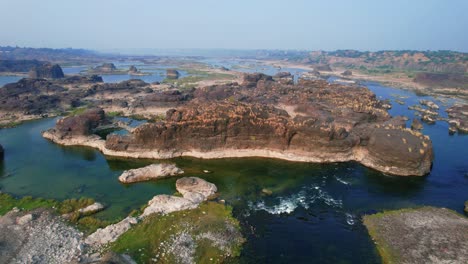 Static-shot-over-Narmada-river-in-Gujrat,-India-passing-through-hilly-terrain-on-a-bright-sunny-day