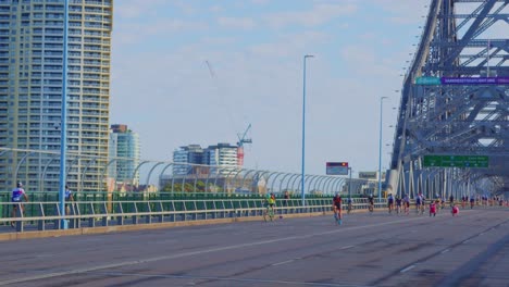 El-Puente-De-La-Historia-De-Brisbane-Se-Cerró-Al-Tráfico-Para-El-Evento-Anual-De-Ciclismo-Tour-De-Brisbane