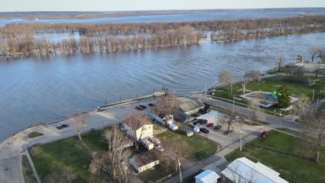 Hochwasser-In-Der-Nähe-Der-Kleinen-Stadt-Chillicothe-In-Illinois,-Illinois