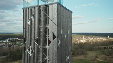 Antena:-Paredes-De-La-Torre-De-Observación-De-Birštonas-En-Un-Día-Soleado