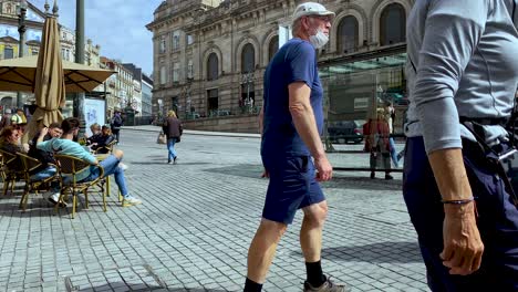 Porto-,-Portugal--:-Main-busy-shopping-street-in-Porto,-Portugal,-after-country-lockdown