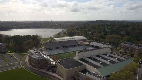 Drohne-Kreist-über-Dem-Alumni-Stadion-Des-Boston-College
