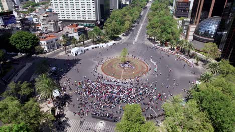 Aerial-View-Of-Glorieta-De-La-Palma-Roundabout-With-Crowds-To-See-The-New-Ahuehuete-Tree-Guardian-of-Missing-Persons-Mexico-City