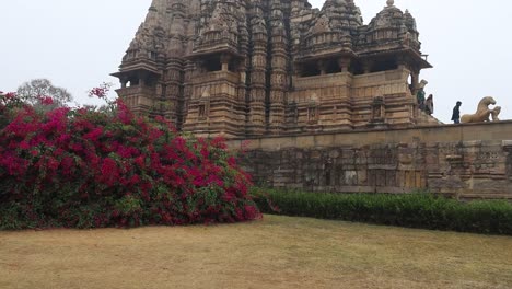 Panoramic-shot-of-Kandariya-Mahadev-Temple,-Western-Group-of-temples,-Khajuraho