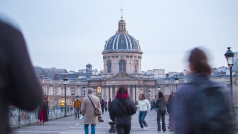 Zeitraffer-Der-Belebten-Fußgängerzone-Vor-Dem-Pantheon-Museum-In-Paris,-Frankreich