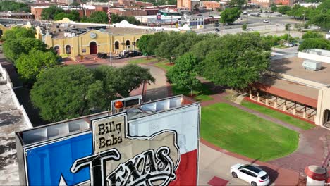 Billy-Bobs-Texas,-world's-largest-honky-tonk-bar-and-dance-location-in-historic-Fort-Worth-Stockyards