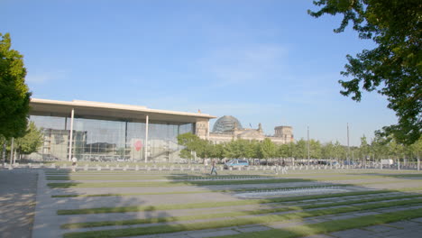 Distrito-Gubernamental-En-Berlín-Durante-El-Día-Soleado-Con-El-Edificio-Del-Reichstag