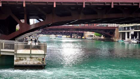 Blick-Auf-Den-Chicago-Riverwalk-Ca.-20.-Mai-2022