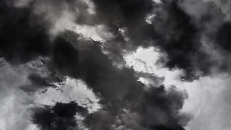 Nubes-Oscuras-Acercándose-Con-Un-Rayo-En-Ellas-4k