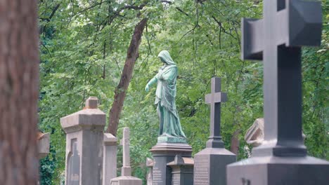 Ornate-gravestone-at-Christian-graveyard-in-Munich